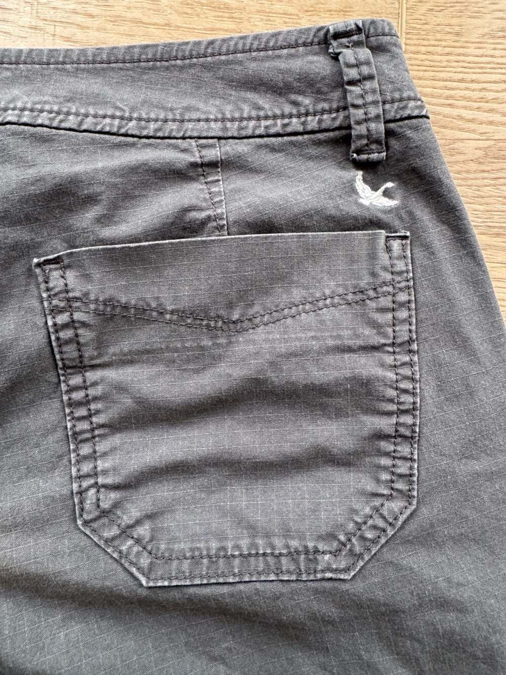 Eddie Bauer Slightly Curvy Cropped Cargo Pants Women’s 2 Gray Roll Tab Hiking - Picture 13 of 15